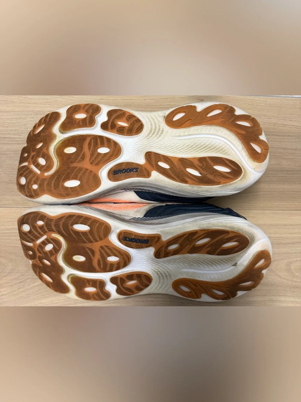 Brooks Adrenaline GTS 25 'White Spellbound Orange' Men’s Size 12 (1104541D123)